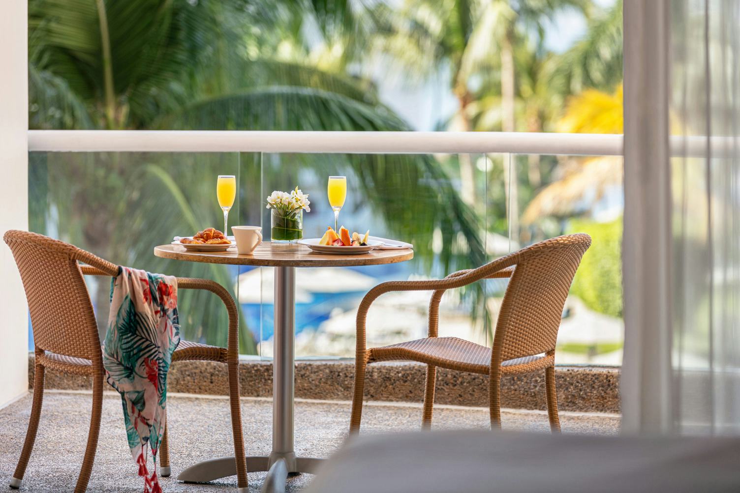 wyndham-alltra-vallarta-all-inclusive-resort-mexico-junior-suite-partial-ocean-view-02_9246