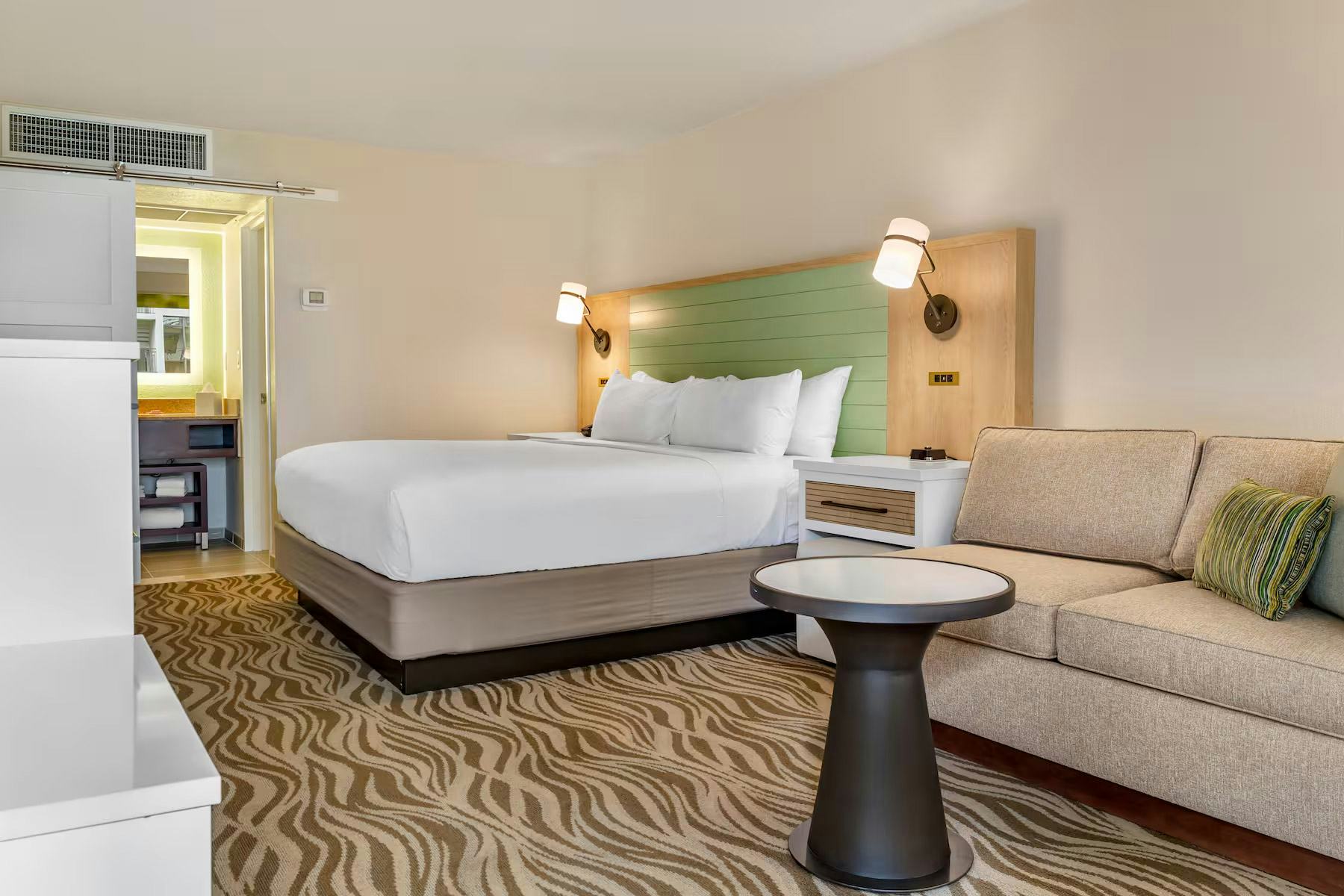 wyndham-garden-lake-buena-vista-disney-springs-resort-area-orlando-1-king-bed-non-smoking_8471