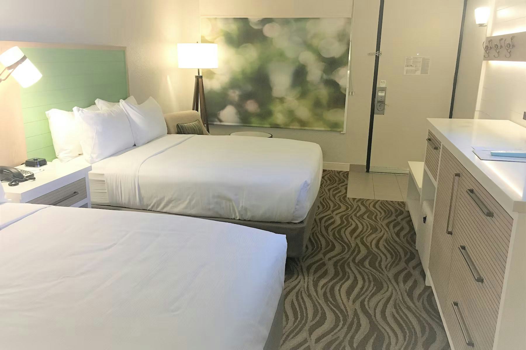 wyndham-garden-lake-buena-vista-disney-springs-resort-area-orlando-2-double-beds-non-smoking_8471