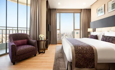 1-Bedroom Apartment with Club Lounge Access - Smoking