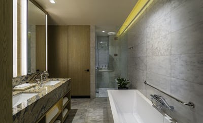 2 Queen Beds, Deluxe Room, Resort View