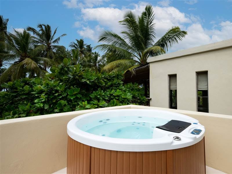 zanzibar-white-sand-luxury-villas-and-spa-tanzania-deluxe-room-with-hot-tub_13359