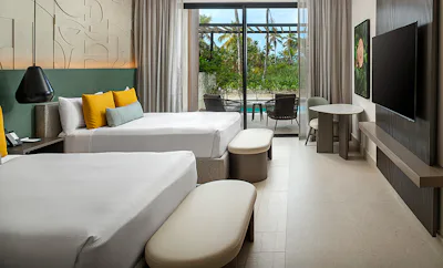 Club Azure Plunge Pool Tropical View Rm- 2 Qn
