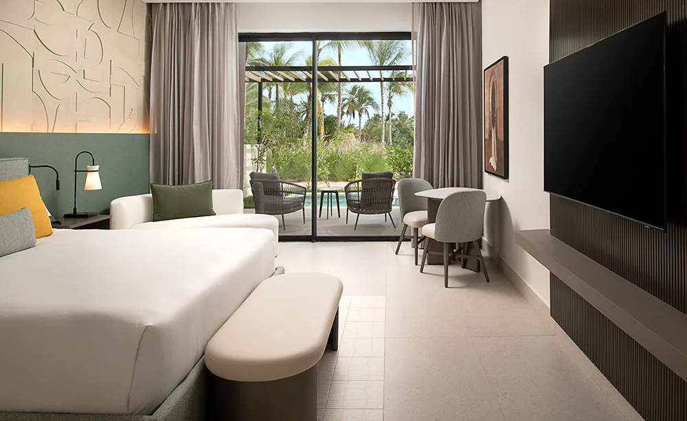 zemi-miches-punta-cana-all-inclusive-resort-curio-collection-by-hilton-club-azure-plunge-pool-tropical-view-rm-king_13693